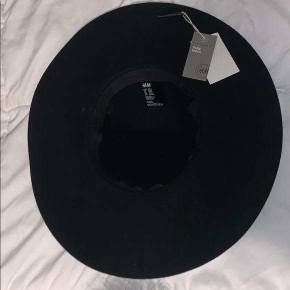 Black belted wool felt hat for fall - Picture 3 of 4